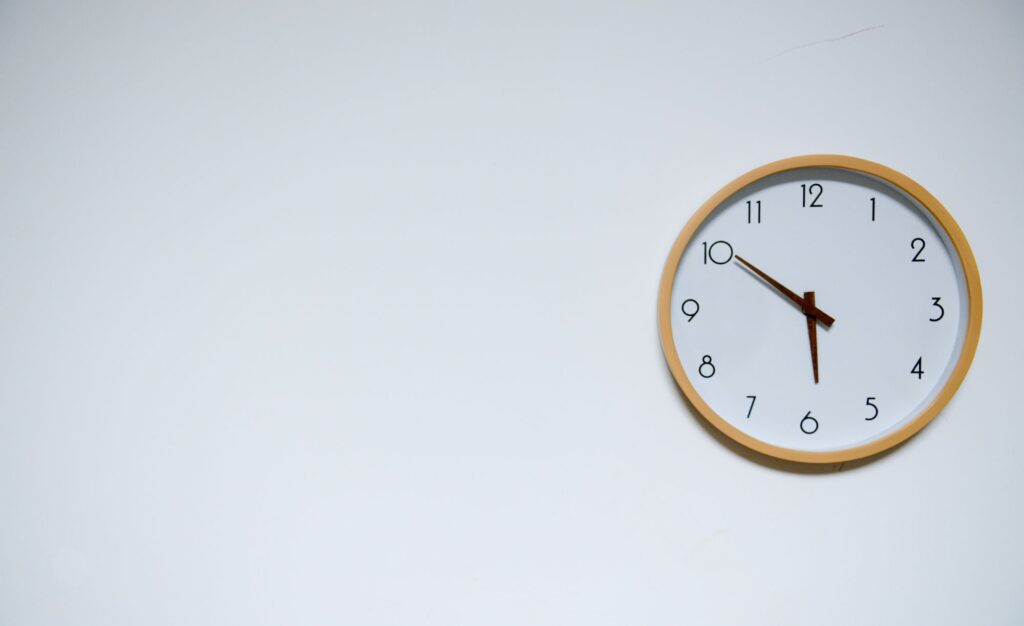 Wall clock showing the time