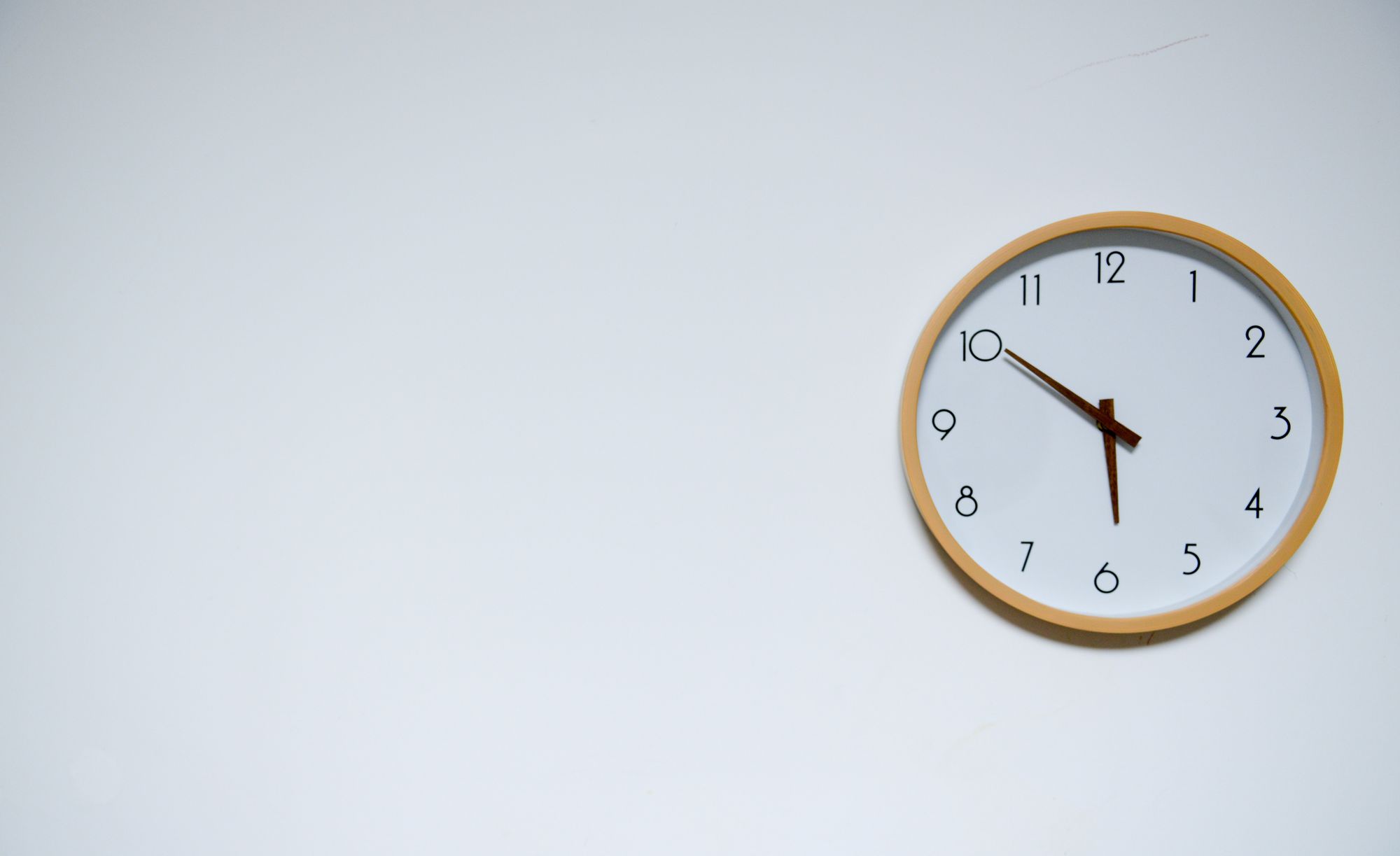 Wall clock showing the time